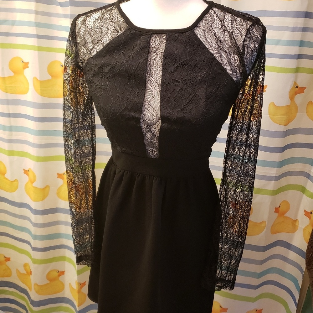Gorgeous black Lacey dress BCBGeneration NWT - Picture 4 of 6